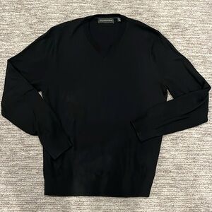 Saks fifth Avenue men’s V-neck sweater size medium color black